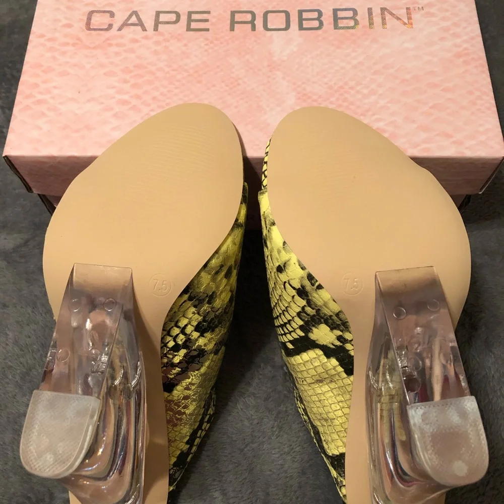 *Cape Robbin Boa Babe Lime Wedge Heels - Size 7.5 - Picture 6 of 8